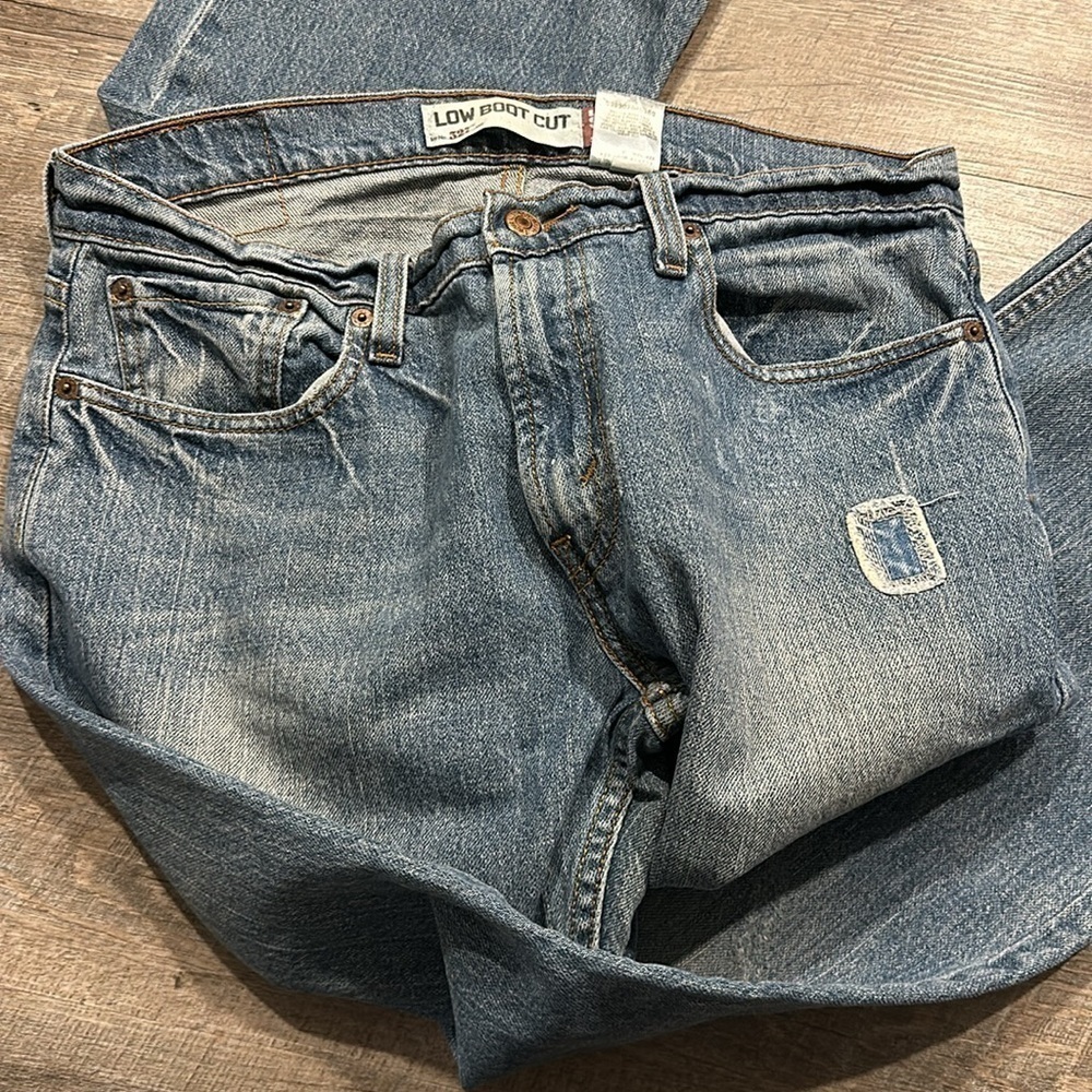 Levis R tab patched distressed Low Boot Cut 527 jeans size 33x32” - Picture 9 of 12